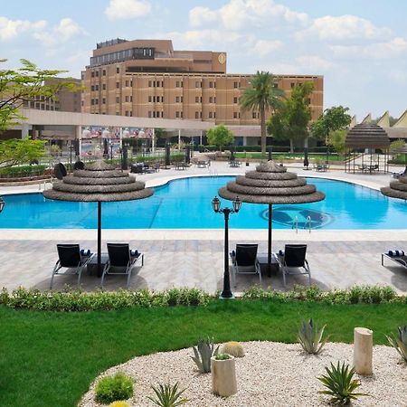 Intercontinental Riyadh By Ihg מראה חיצוני תמונה The pool at the hotel
