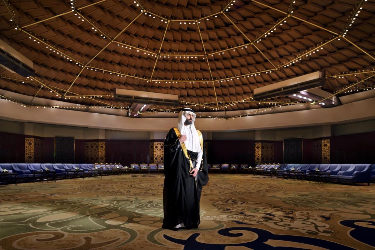 Intercontinental Riyadh By Ihg מראה חיצוני תמונה Sheikh Ahmed at the opening of the Al-Shaqra National Museum