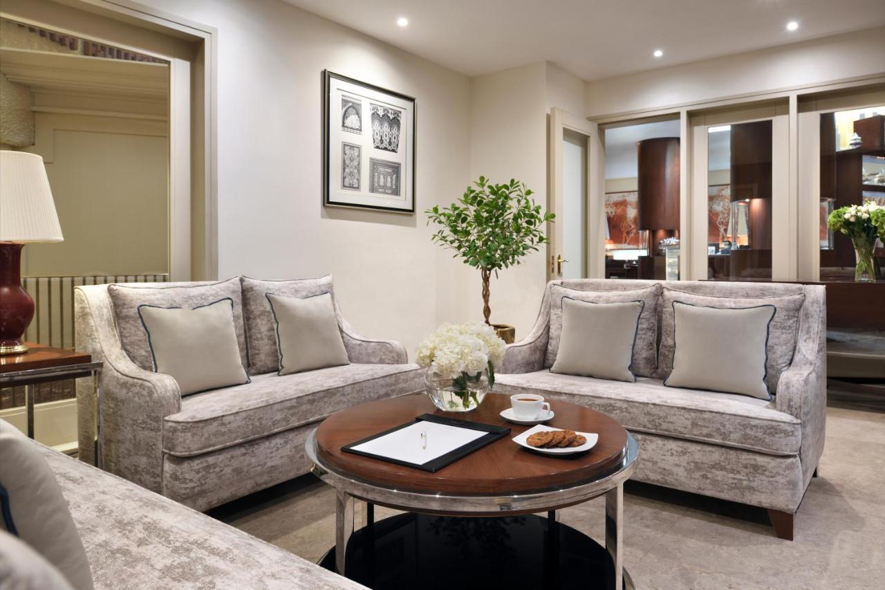 Intercontinental Riyadh By Ihg מראה חיצוני תמונה The living room of a suite at The Dorchester