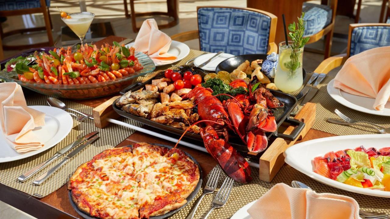 Intercontinental Riyadh By Ihg מראה חיצוני תמונה A lobster dinner